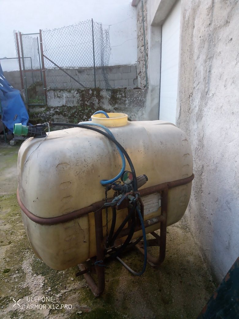 Vendo atomizador de 400 litros Rocha
