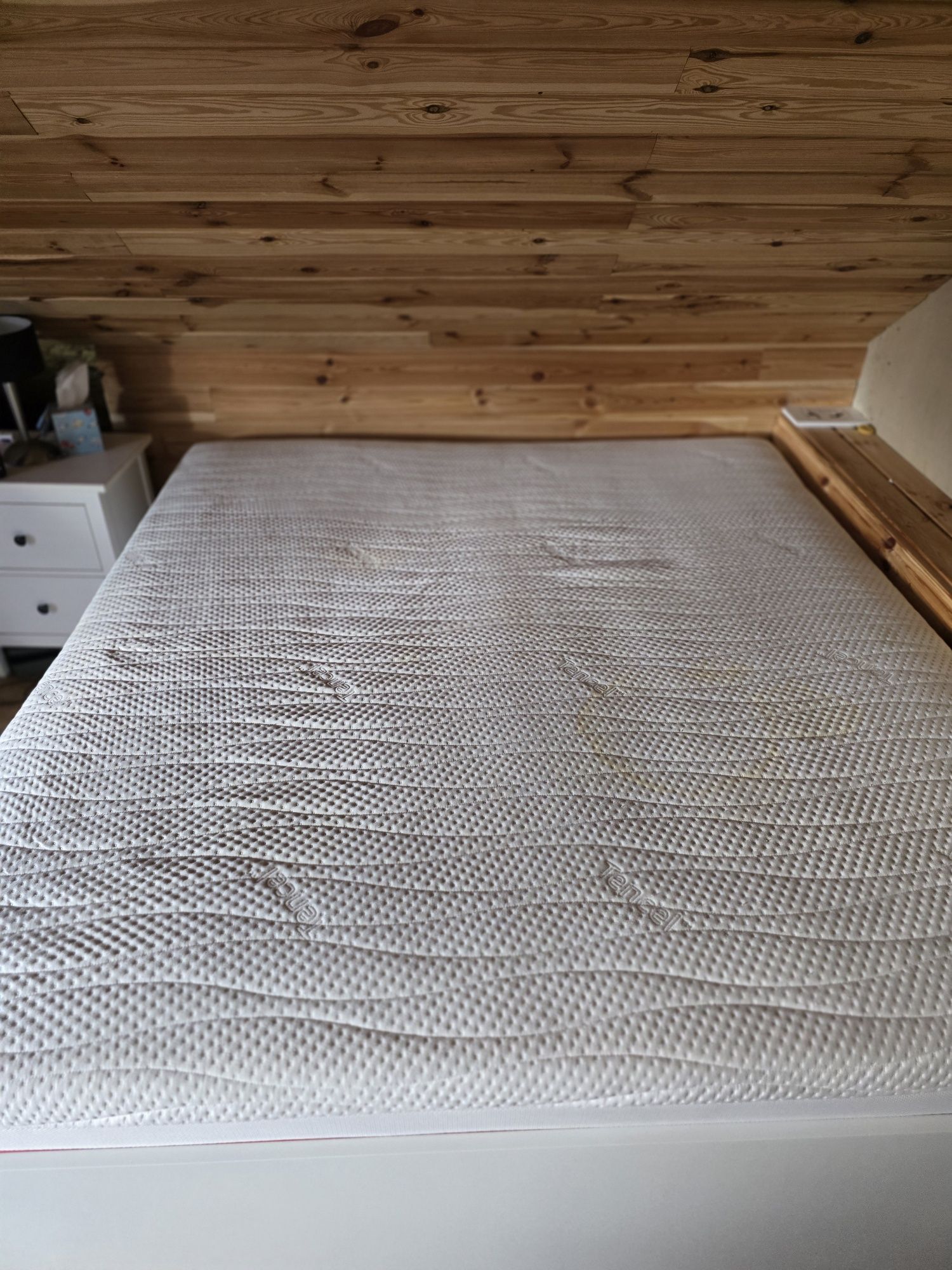 Łóżko Brimnes 180x200 wraz z materacem JANPOL