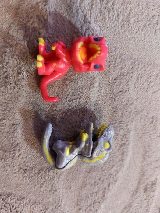 Kinder joi динозаври