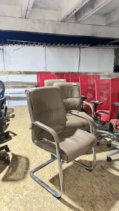 Директорські крісла