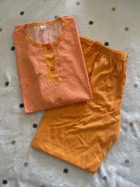 Pijama laranja com bolinhas