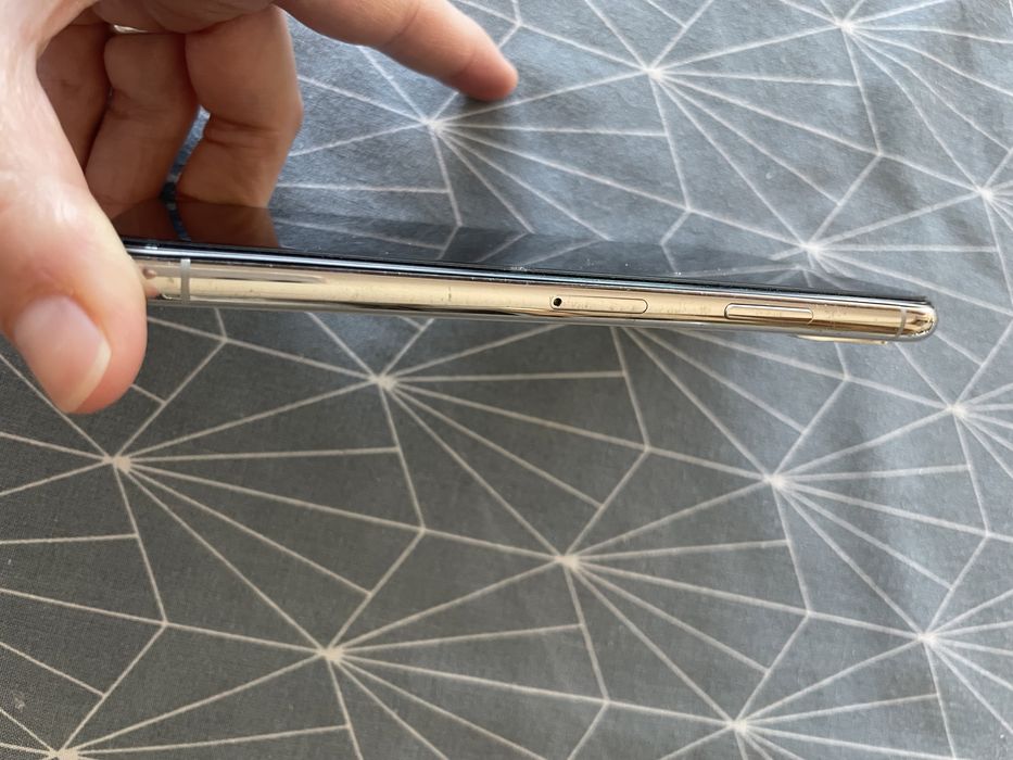 iPhone X bem estimado