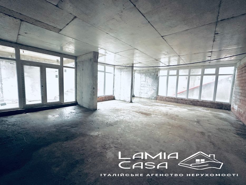 Продаж комерційного приміщення в новобудові по Руській