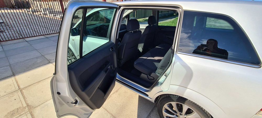 Opel Zafira B 2011 читайте опис
