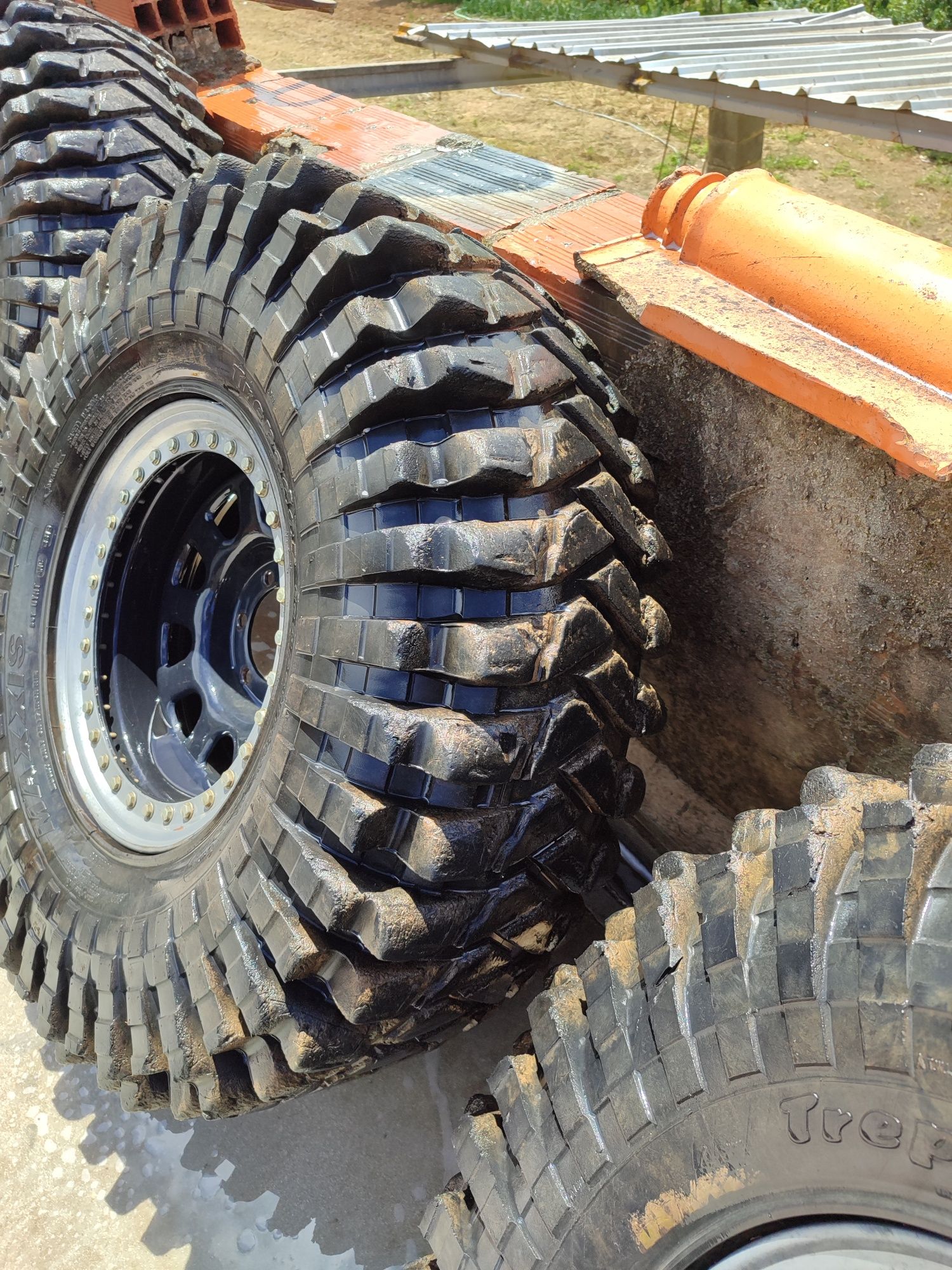 Pneus Maxxis trepador 40 + Jantes 17 C.Beadlock