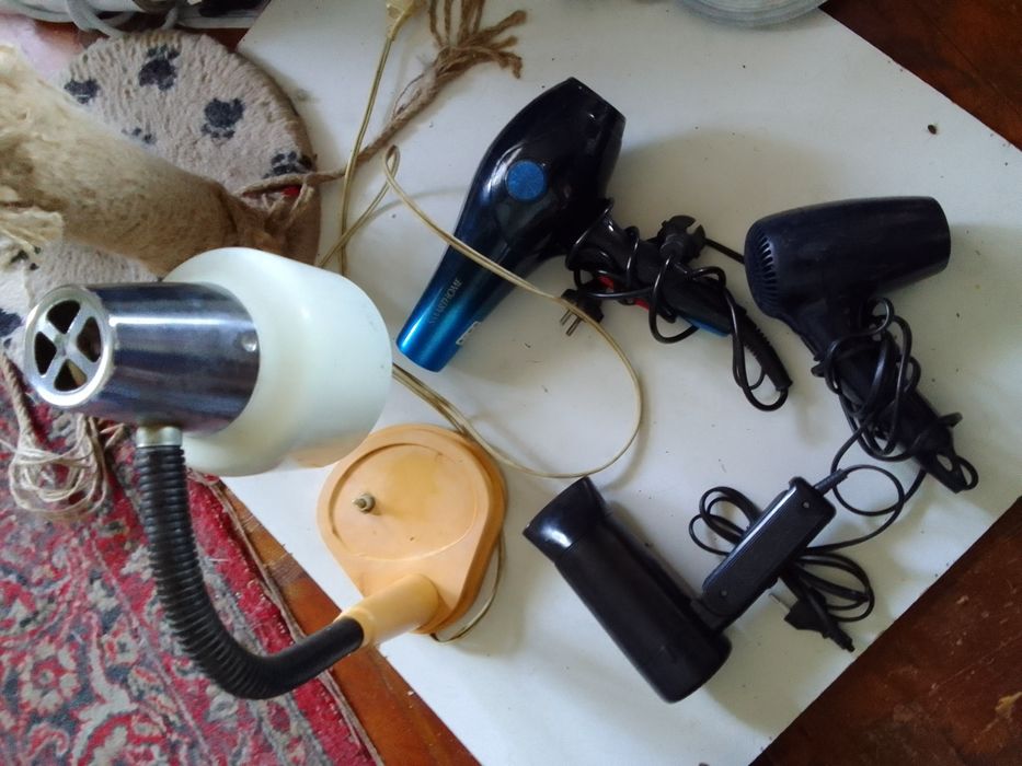 Фен дорожный в рабочем состоянии.