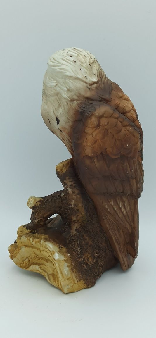 Porcelana nie szkliwiona Figurka Ptaka drapieżnego h 20 cm