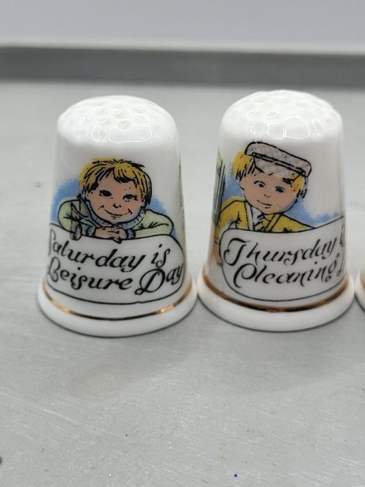 Zestaw 5 naparstków z motywem pracy