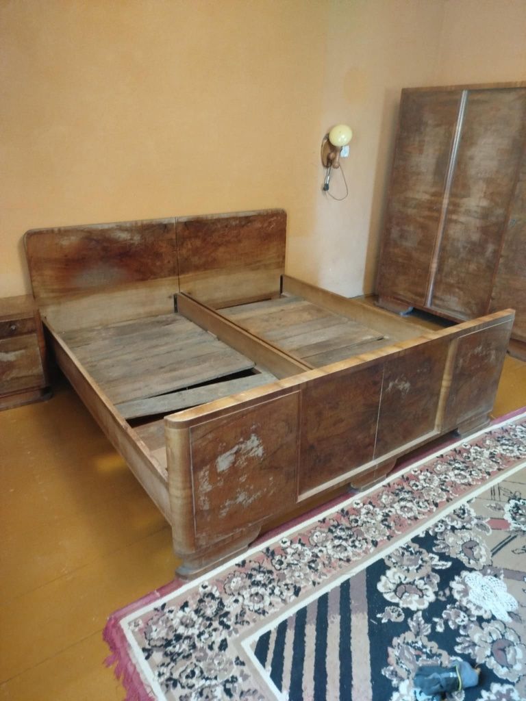 Zestaw starych mebliArt Deco  sypialnia łoże, szafa, toaletka z lustre