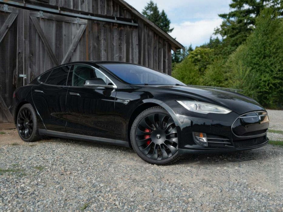 Tesla Model S P85D      2014