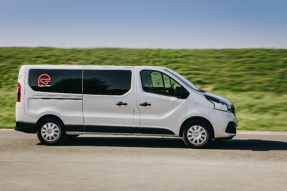 Wynajem busa 9 osobowego wypożyczalnia samochodów busów osobowych