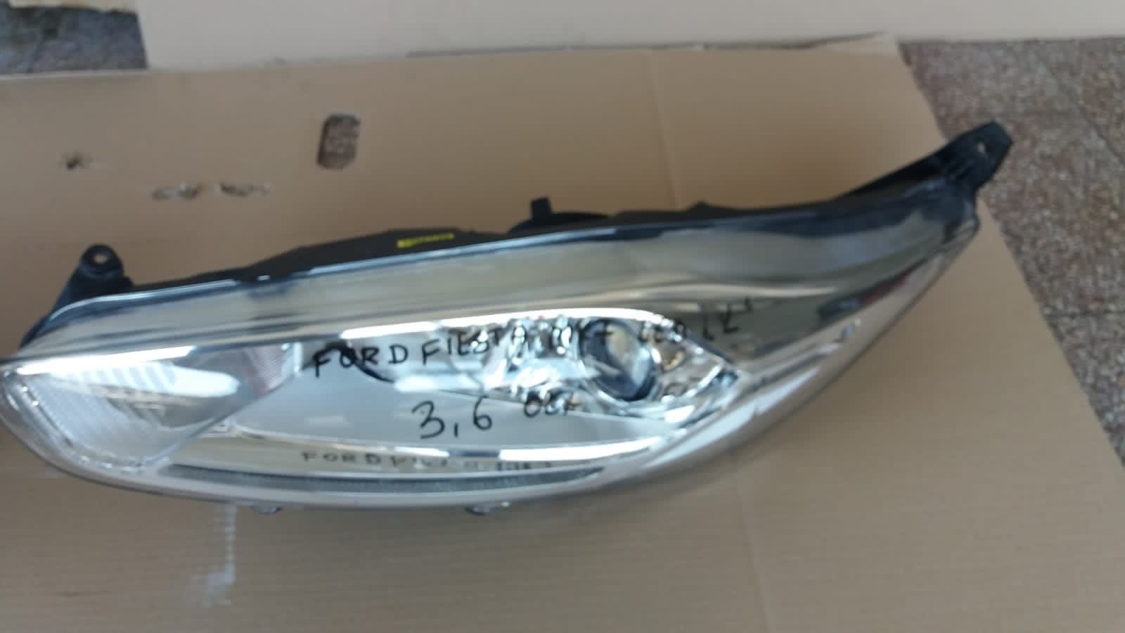 Lampa przód lewa Ford Fiesta MK 7 lift