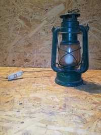 Stara lampa naftowa przerobiona na żarówke