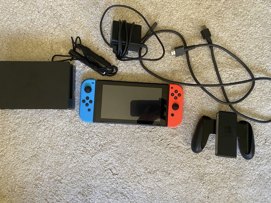 Nintendo switch V1 usada com jogos (fifa 23 e minecraft) e comando pro