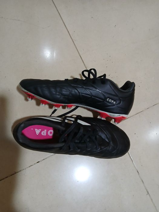 Chuteiras adidas 44 e dois terços