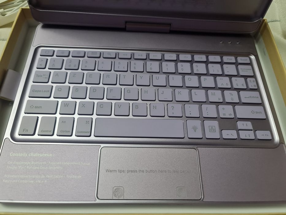 Capa com teclado azerty para ipad