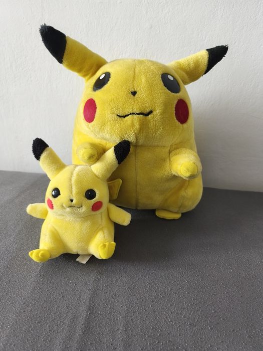 Pikachu maskotki Hasbro