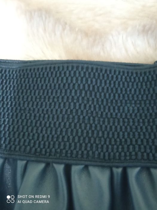 Шкільна спідниця шкірозамінника синього кольору