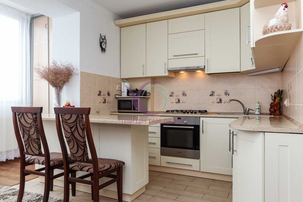 2-к. квартира з і/о, ремонтом та меблями за вул. Миколайчука