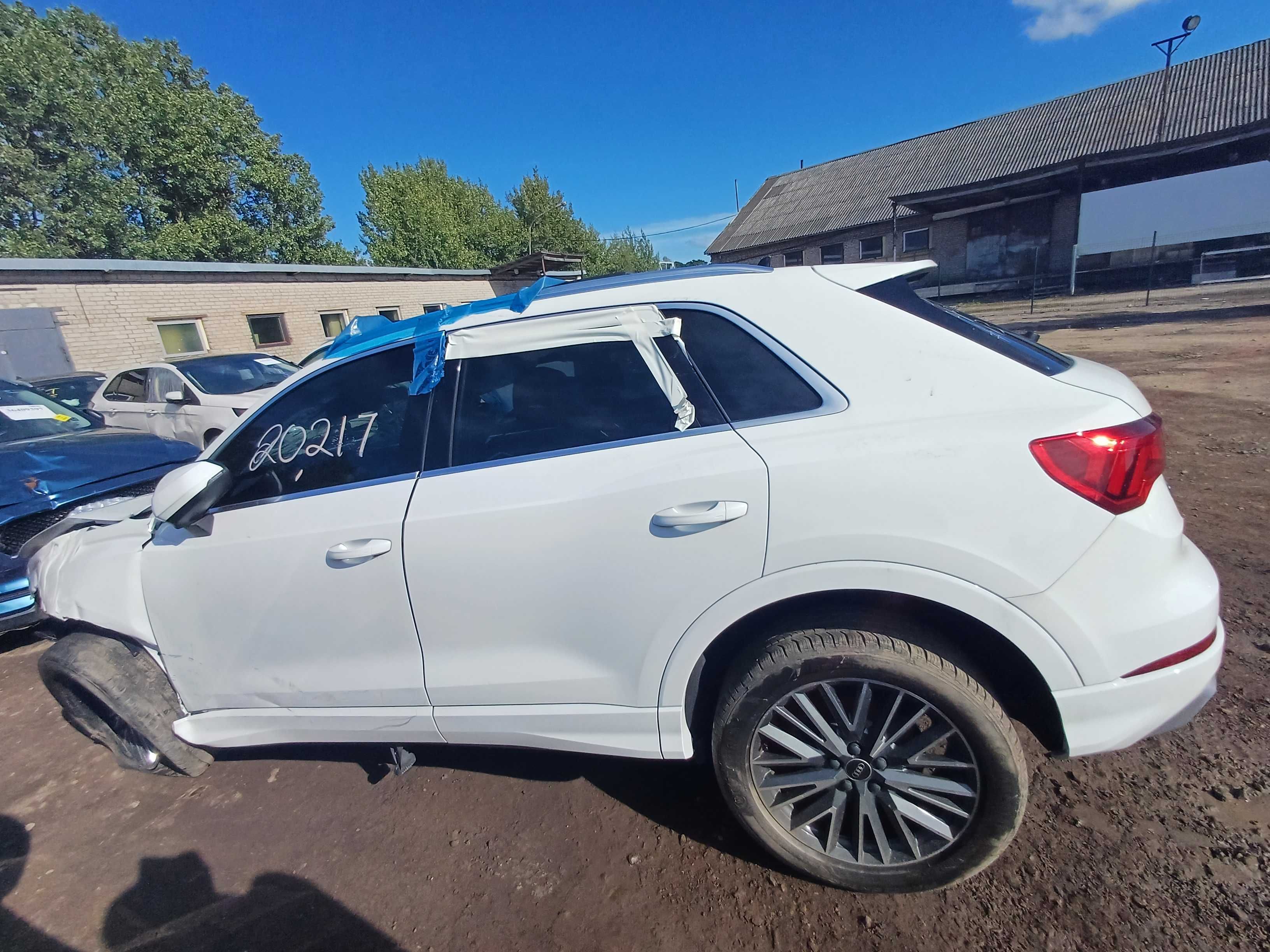 AUDI Q3 2021 2.0  Авторозбірка разборка запчастини розборка