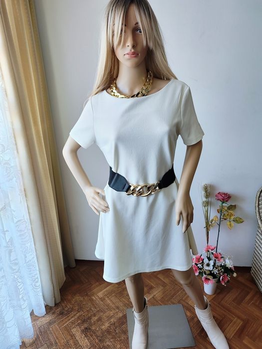Elegancka kremowa sukienka MOON collection M minimalistyczna