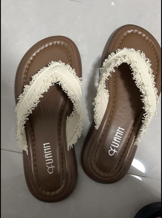 Жіночі літні шльопанці