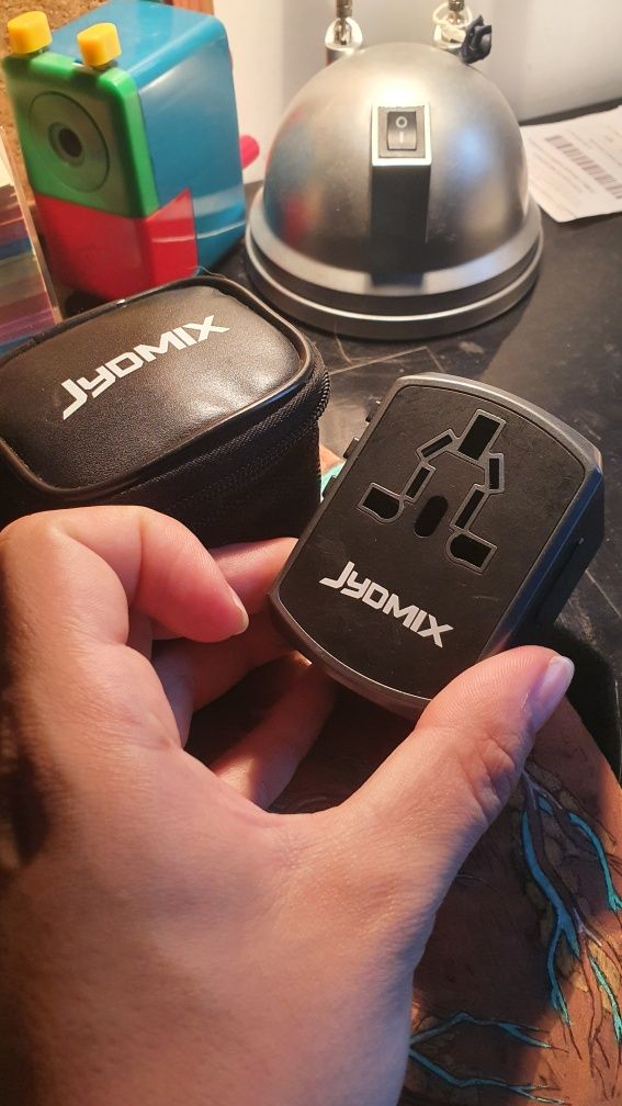 Adaptador de Viagem Jydmix (Corrente UK + USA + EU)