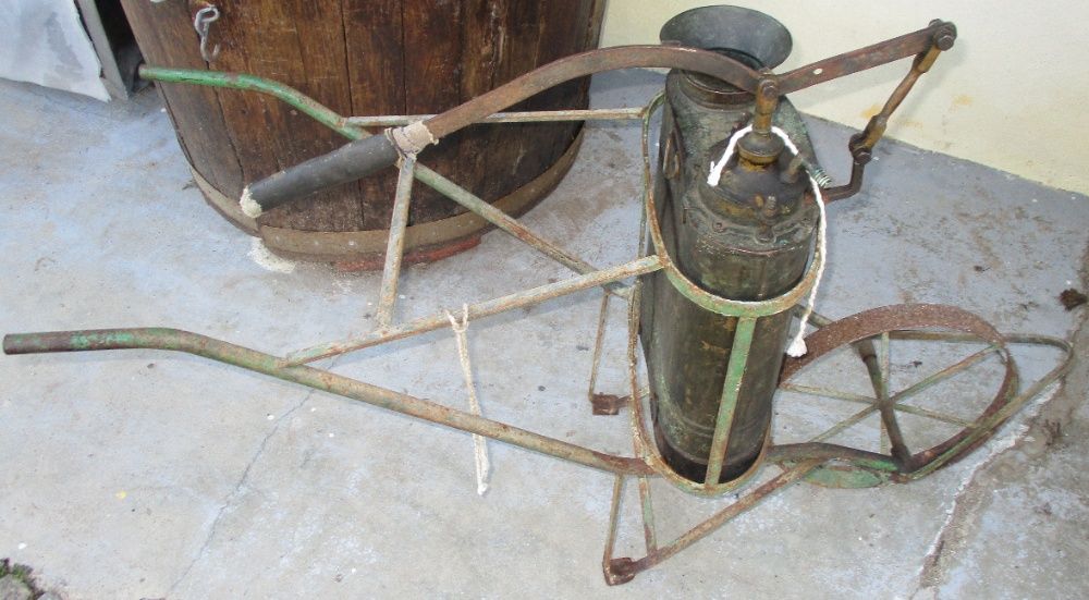 Pulverizador sulfatador carrinho antigo