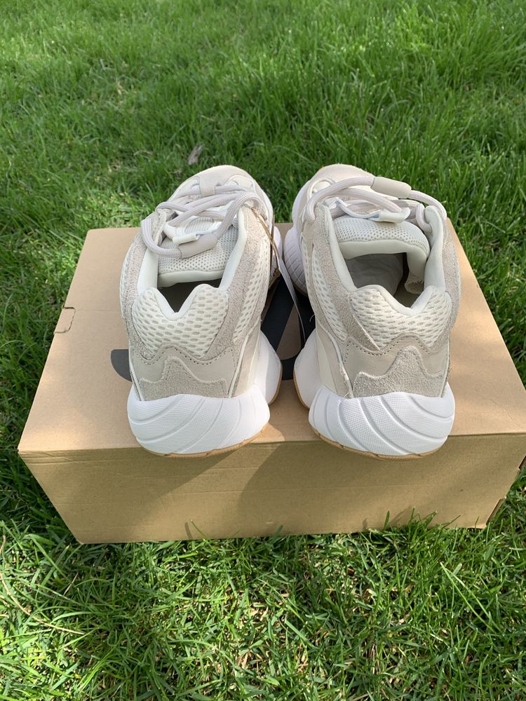 Продам кроссовки мужские  Adidas Yeezy 500 оригинал