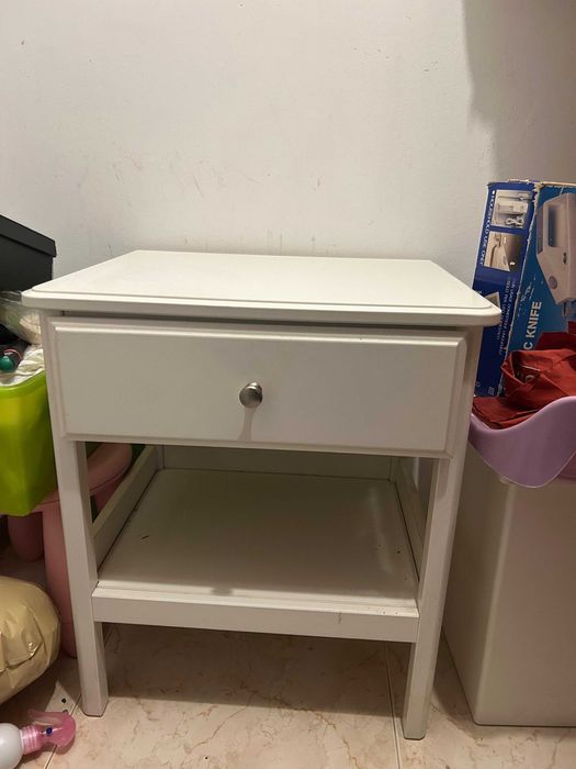 Mesa de cabeceira IKEA