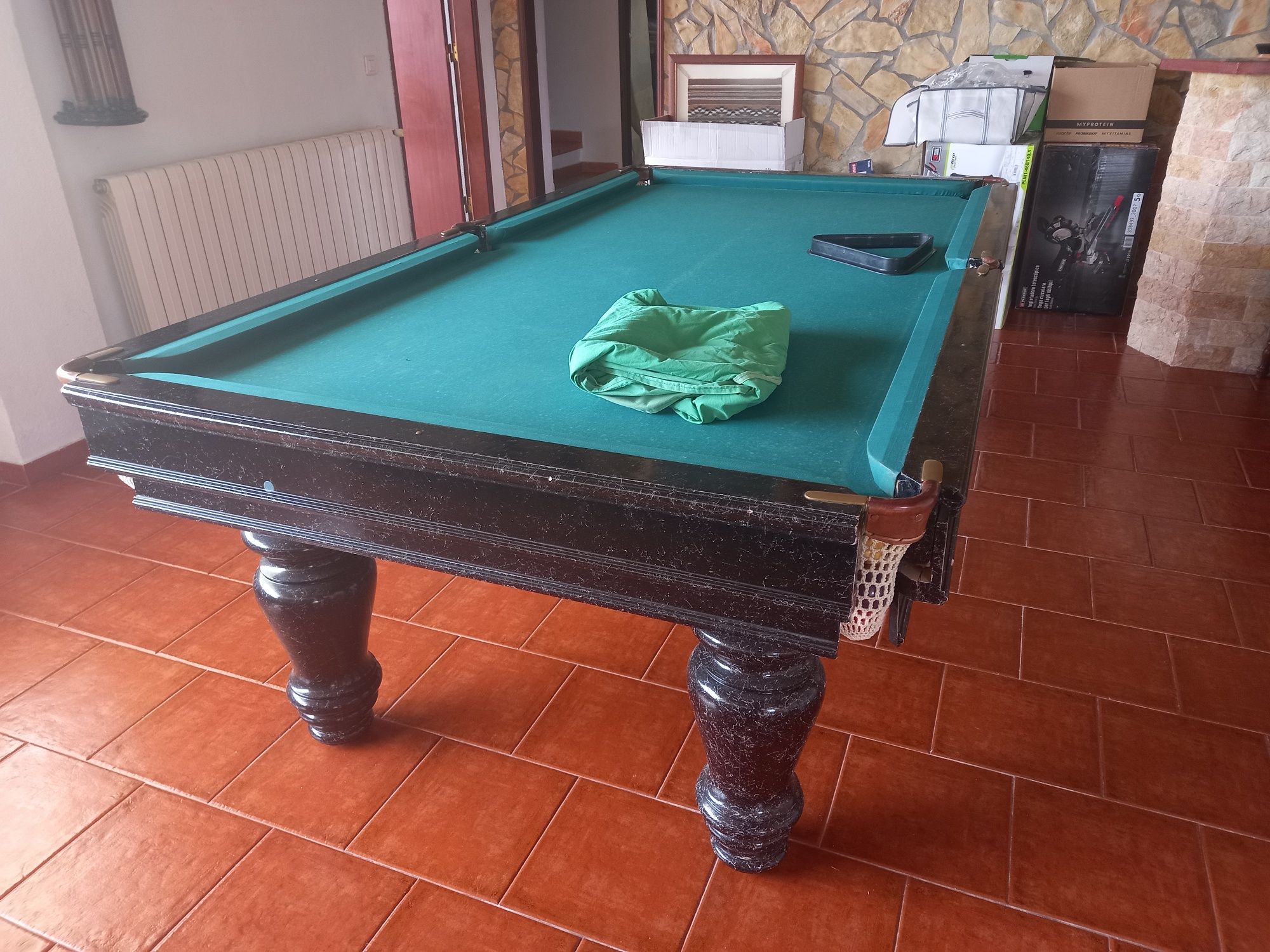 Mesa de snooker com lacagem