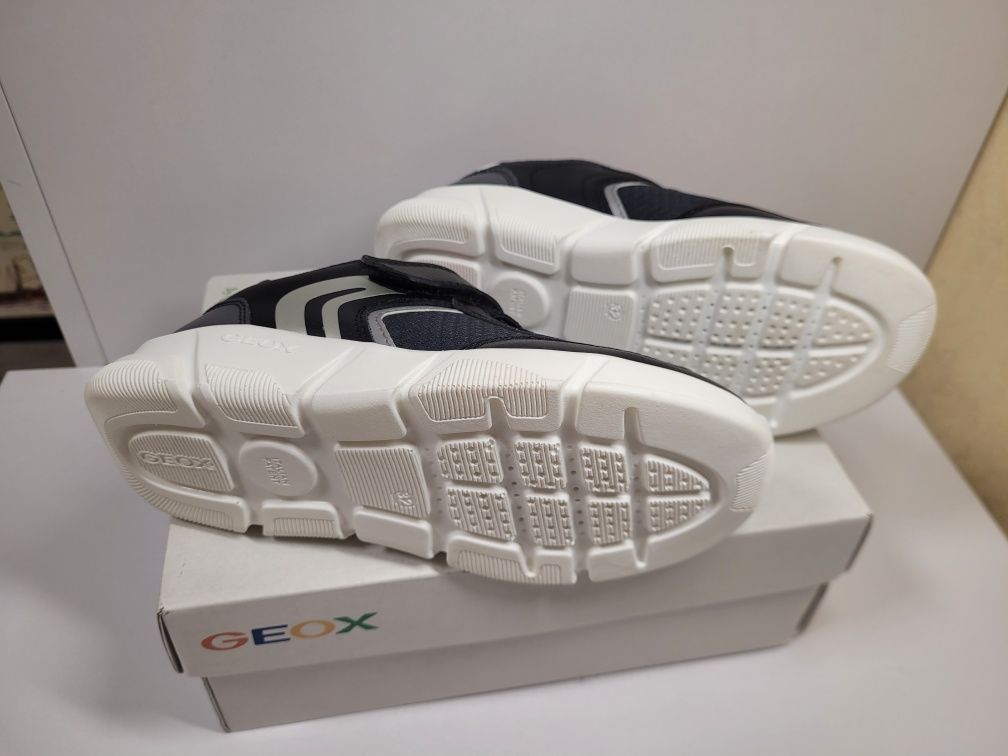 Нові кросівки на липучці Geox UK13 (EUR32) 20,7 см