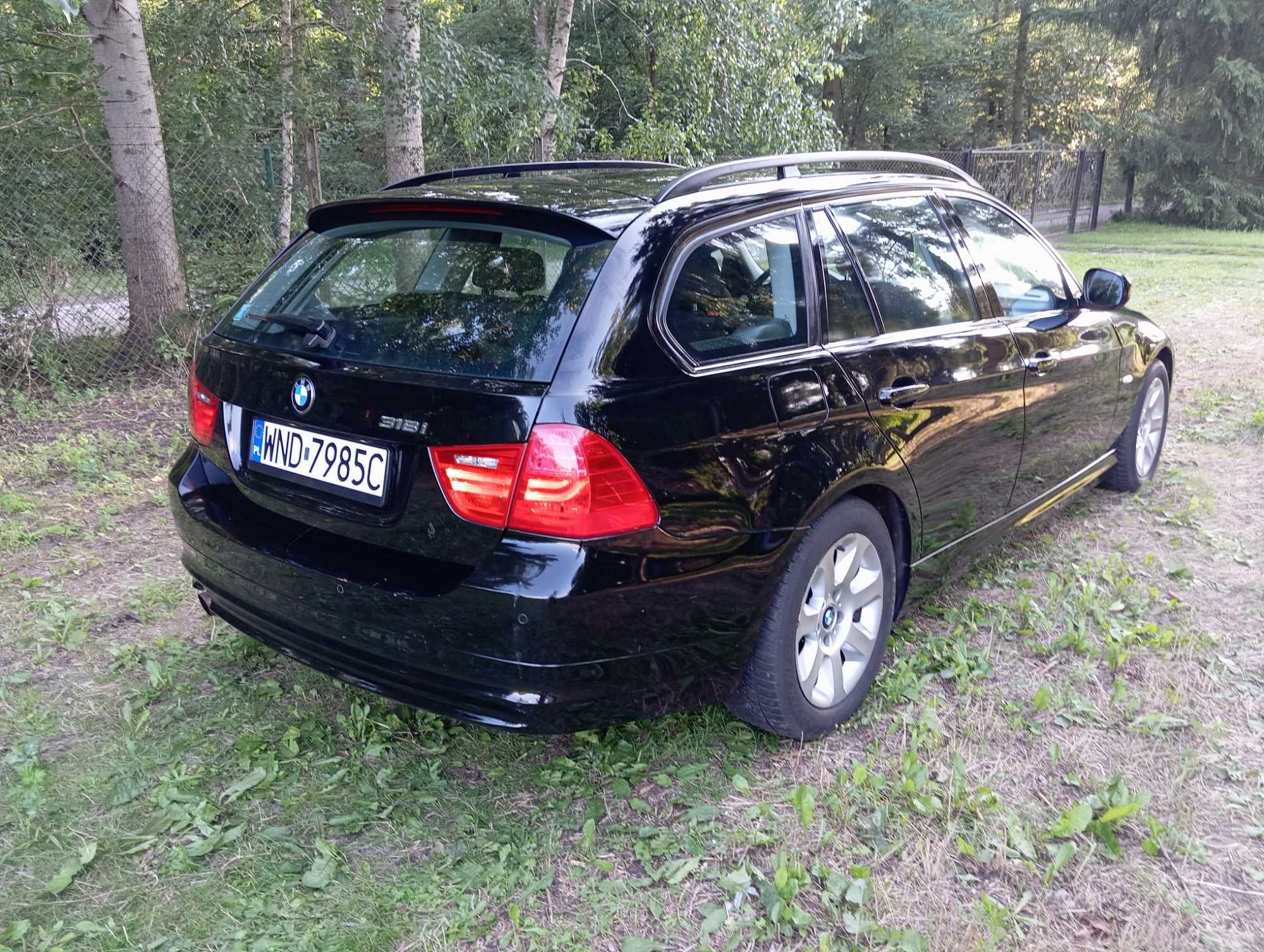 BMW E90 318i ekonomiczny, dynamiczny z 2010 roku