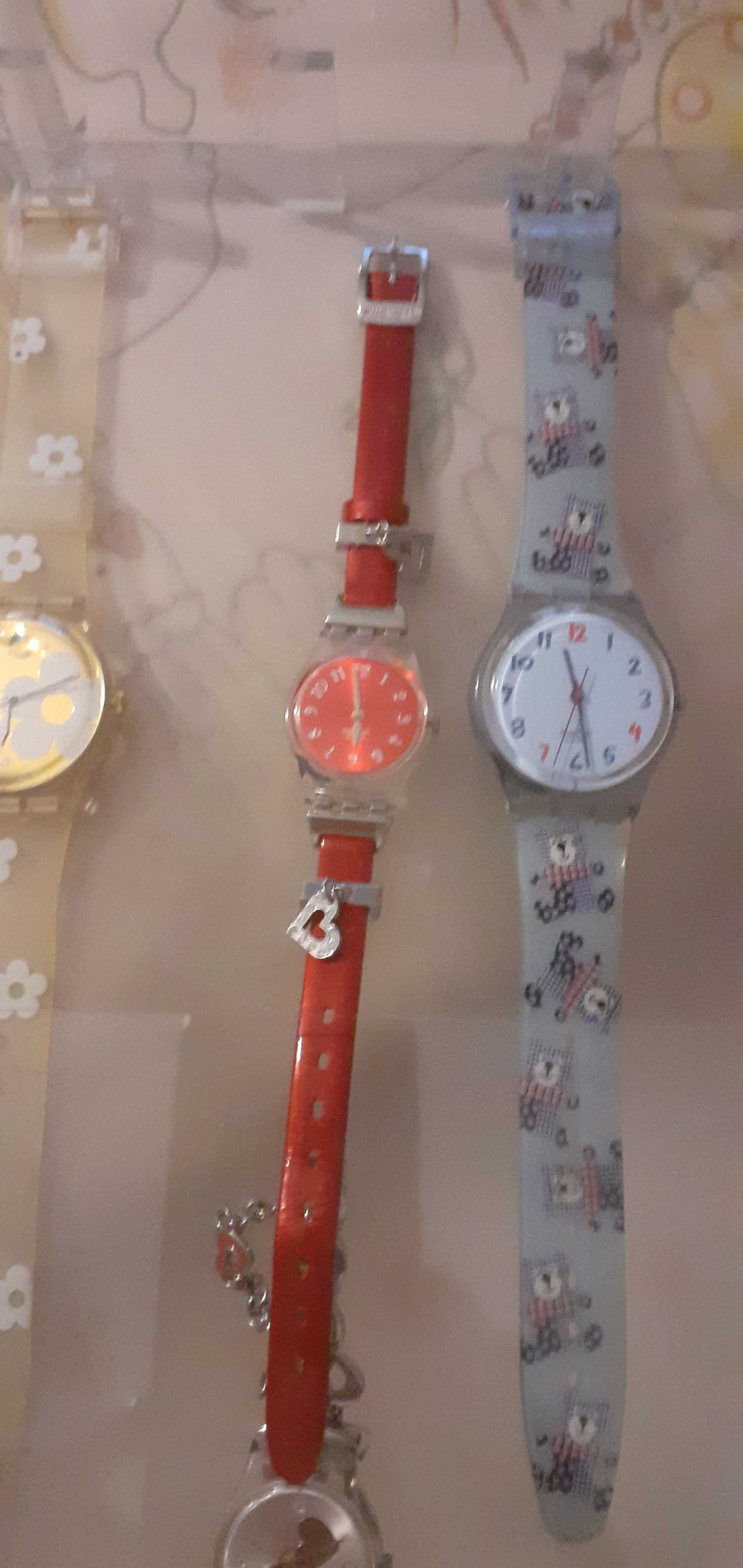 Relogios swatch em caixa da marca de exposicao