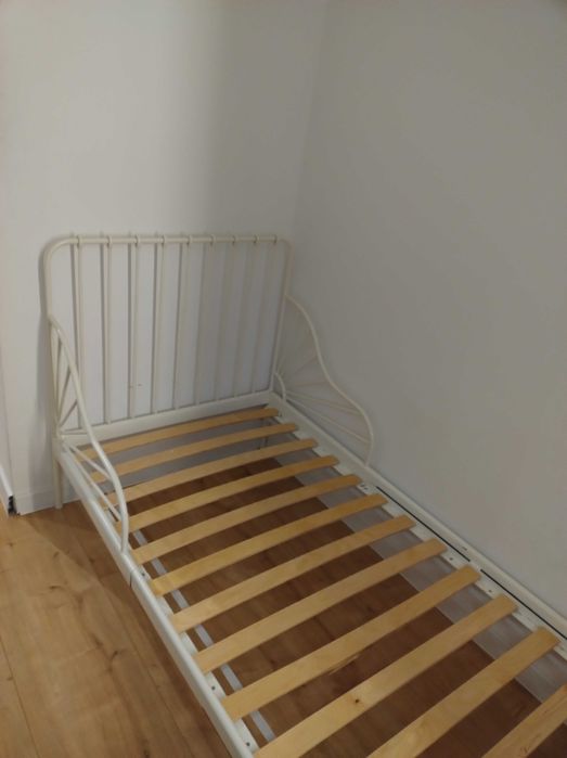 Łóżko dziecięce rosnące IKEA MINNEN białe z materacem