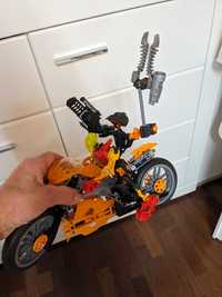 Od 2705 do 30.05..Klocki LEGO. Motor i dwie figurki. Kompletne