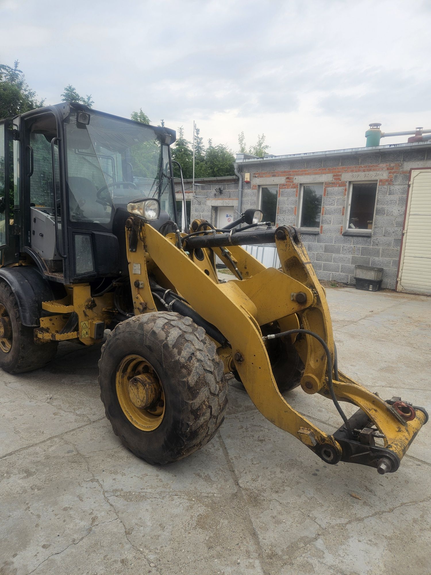 CAT 907H 10500mtg bez DPF