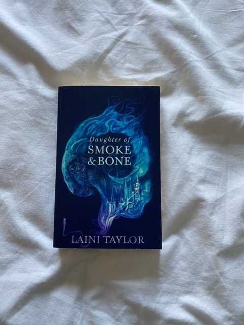 Daughter of smoke and bone by Laini Taylor