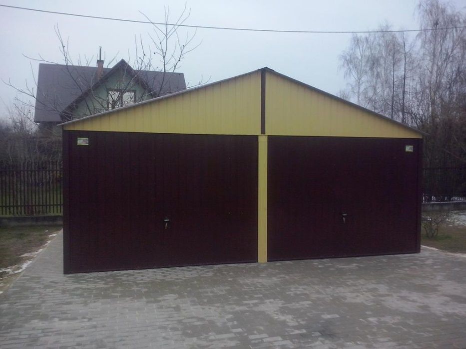 Garaż blaszany w kolorze orzech z dwoma bramami , garaże blaszane