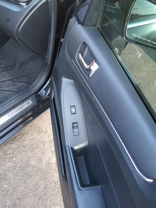 Автомобіль седан