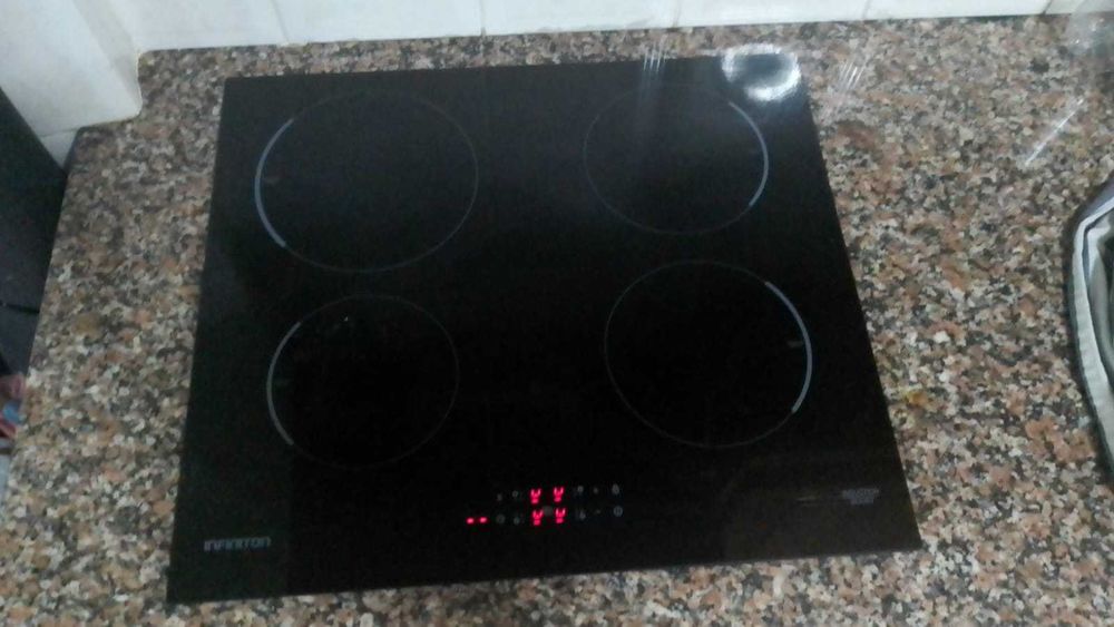 Placa indução Ariston 4 bocas – vidro preto