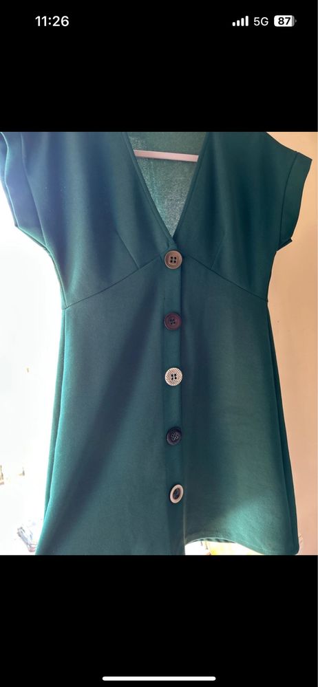 Vestido verde com botões