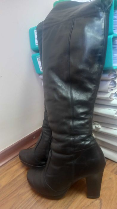 Ботфорти шкіряні зимові на шерсті в гарному стані