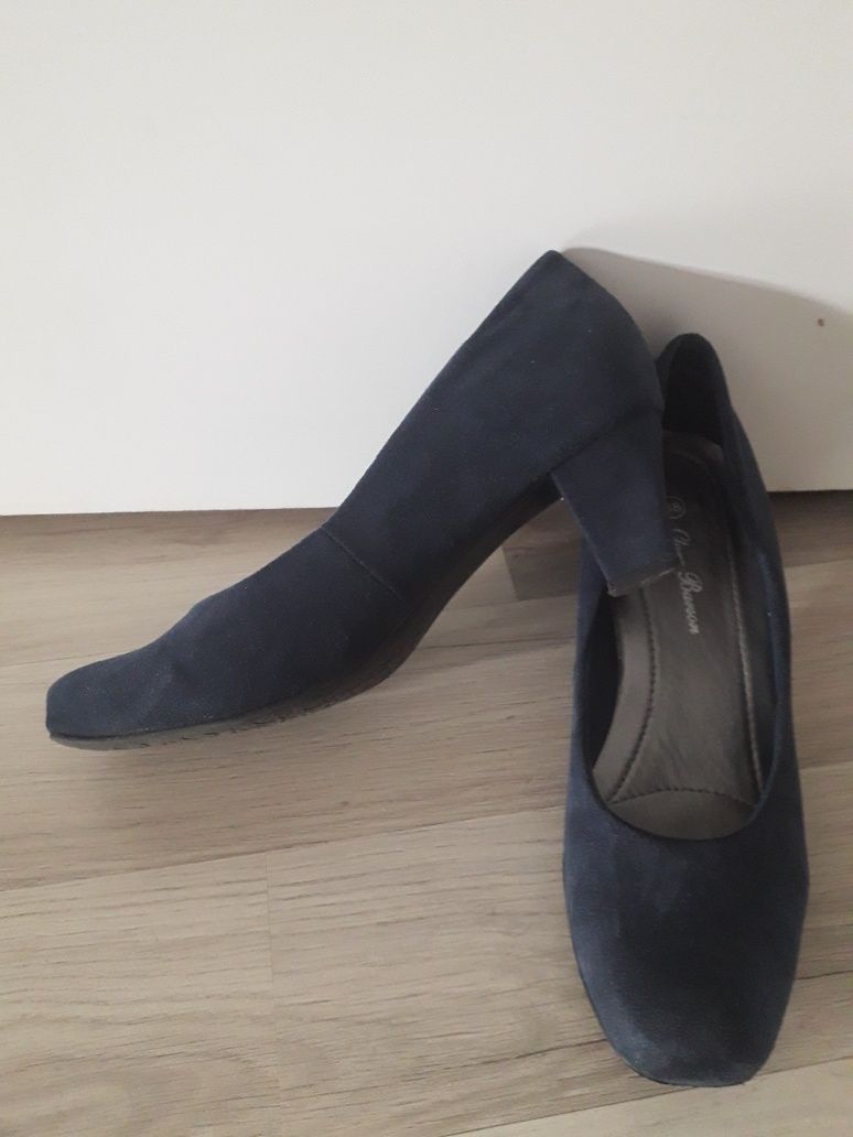 Buty czółenka półbuty pantofle granatowe zamsz roz.38 Clara Barson CCC