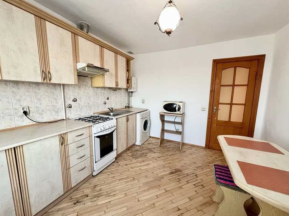 2кім 52м + кладовка Кармелюка / поруч озеро