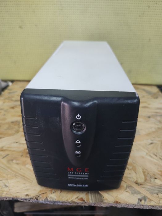 Джерело безперебійного живлення MGE NOVA AVR 600