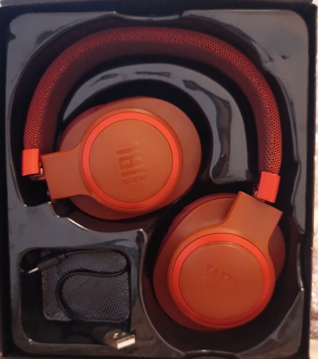 Fones JBL live 660NC