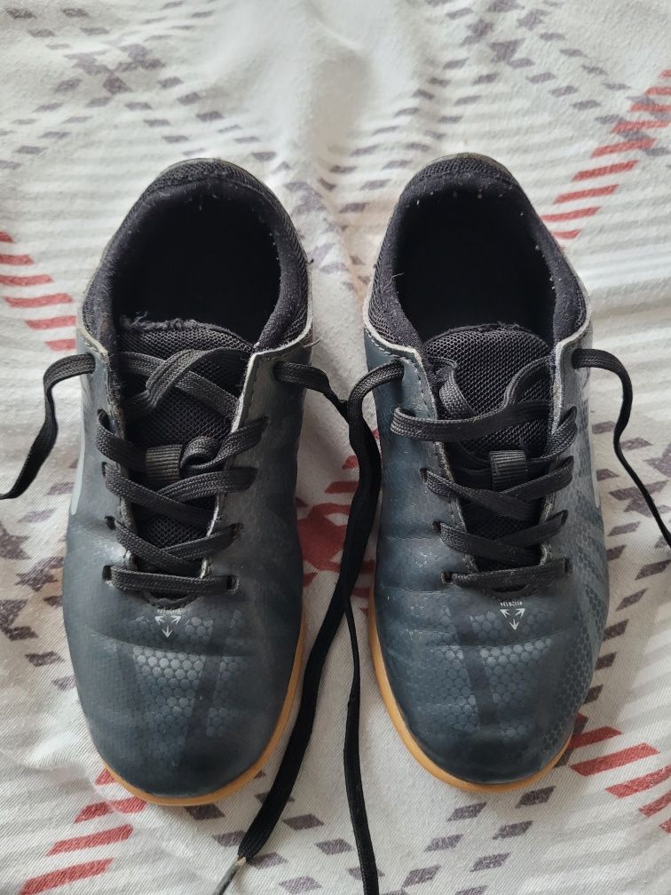 Halówki Umbro 31 - buty do piłki nożnej