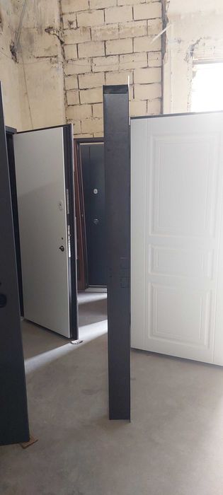 Металлические входные двери уличные квартирные со стеклом ковкой тех