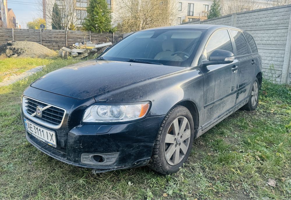 Продам Volvo V50 1.6 Дизель 2010 рік не на ходу, під ремонт двигуна.